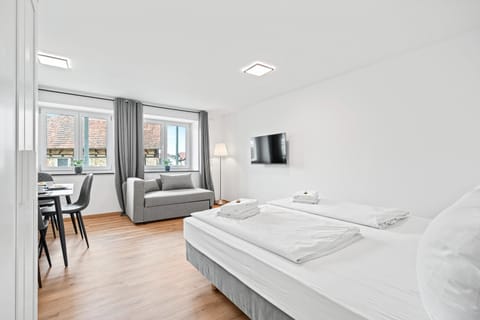 TV and multimedia, Photo of the whole room, Bedroom