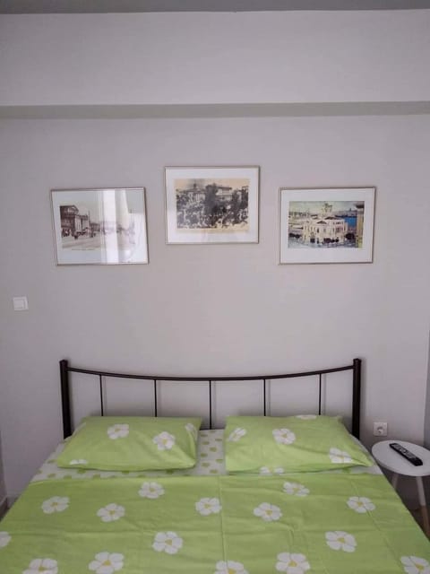 Sunny apartment in the heart of Pireaus Apartment in Pireas