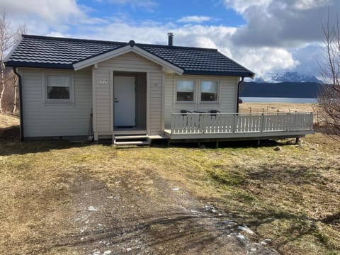 Røssøyhytta House in Lofoten
