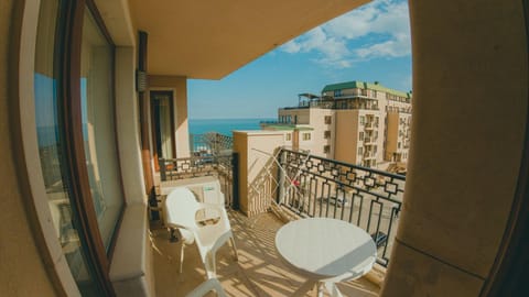 Patio, Day, Natural landscape, View (from property/room), Balcony/Terrace, Dining area, Sea view