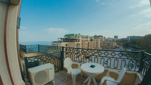 Patio, Day, Natural landscape, View (from property/room), Balcony/Terrace, Dining area, Sea view