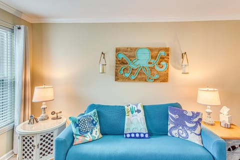 Pool Access, 4 Blocks to Ocean! N Myrtle Beach Gem Apartment in Atlantic Beach