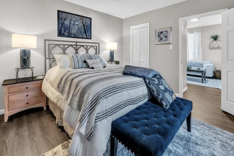 Serene Corner Cottage with Hot Tub home House in Ozark Mountains