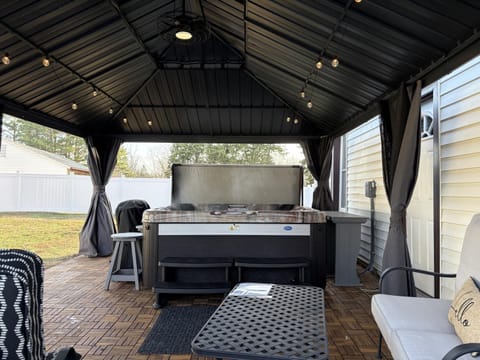 Serene Corner Cottage with Hot Tub home House in Ozark Mountains