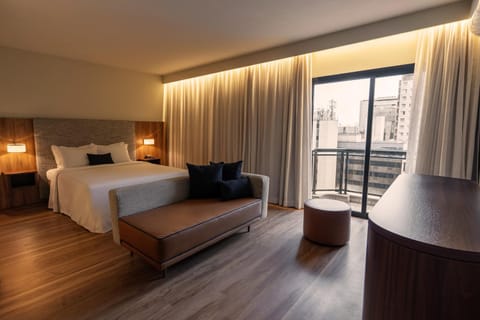 Bed, Photo of the whole room, Seating area, Bedroom