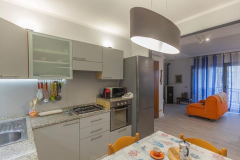 Kitchen or kitchenette, Living room, Seating area, Dining area, stove