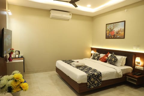 Bed, TV and multimedia, Photo of the whole room, Bedroom, air conditioner
