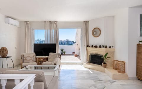 Communal lounge/ TV room, Living room