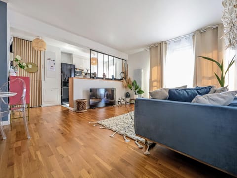 Kitchen or kitchenette, Living room, Seating area, oven, pet friendly, stove