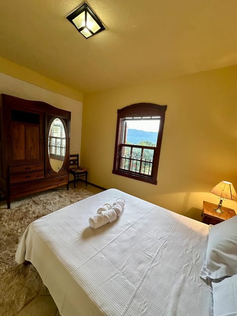 Bed, Natural landscape, Photo of the whole room, Bedroom, towels