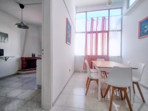 Kitchen or kitchenette, Seating area, Dining area