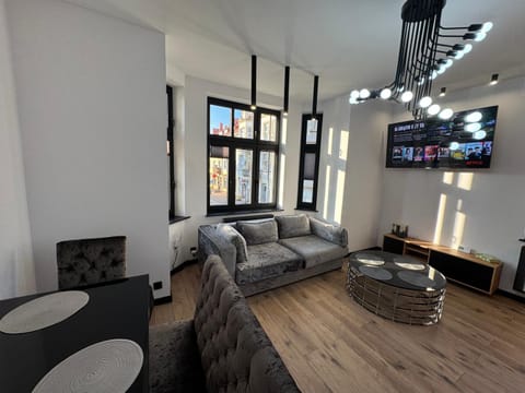 Communal lounge/ TV room, TV and multimedia, Living room, Seating area, Evening entertainment