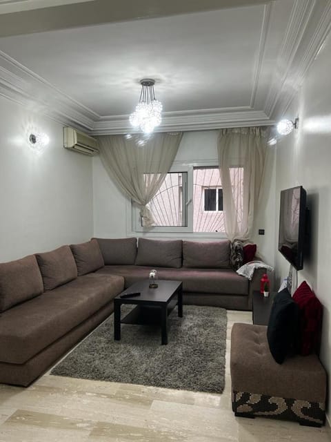 TV and multimedia, Living room, Seating area, air conditioner