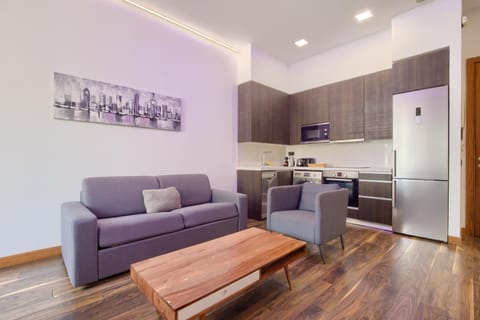 Kitchen or kitchenette, Seating area