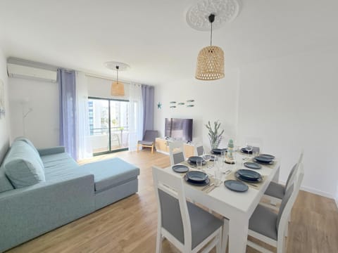 Living room, Seating area, Dining area, air conditioner