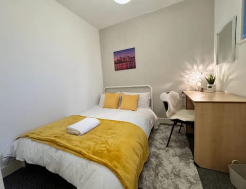 Bed, Photo of the whole room, Bedroom
