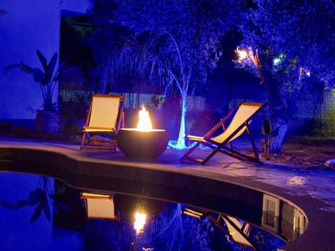 Night, Garden, Garden view, Pool view, Swimming pool, sunbed