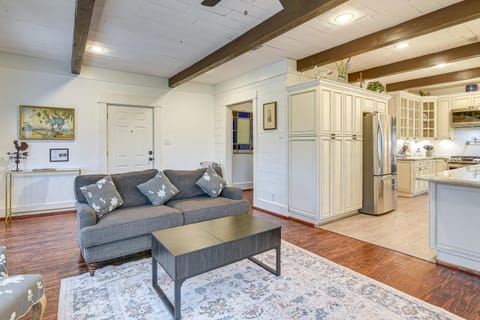 BBQ-Ready Yard, Fire Pit Peaceful Home House in League City