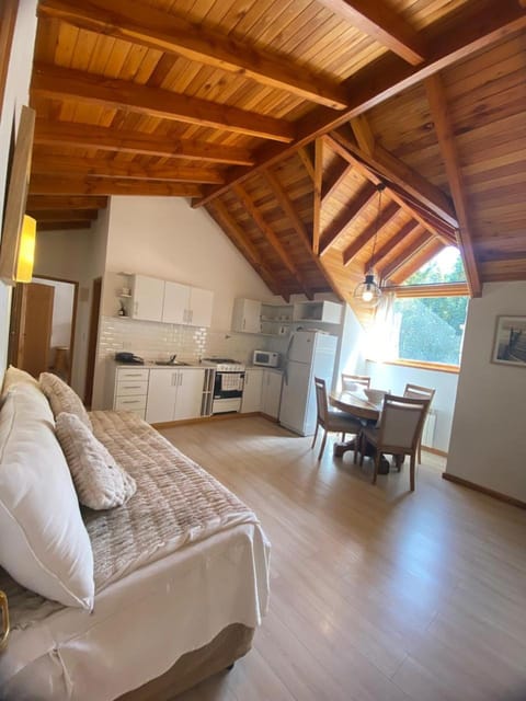 Kitchen or kitchenette, Living room, Seating area, Dining area, stove