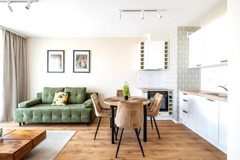 Kitchen or kitchenette, Living room, Seating area, Dining area