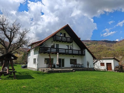 Property building, Natural landscape, Garden