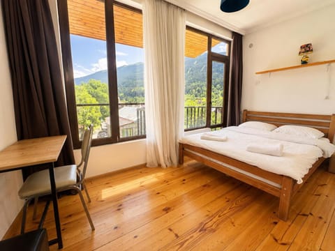 Bedroom, Mountain view