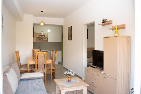 TV and multimedia, Kitchen or kitchenette, Seating area