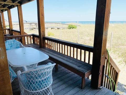 Patio, Day, Natural landscape, View (from property/room), Balcony/Terrace, Seating area, Dining area, Beach, Sea view