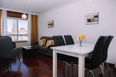 Luminoso y cómodo con parking by CABANA Rentals Apartment in Vigo