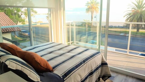 Bed, Natural landscape, Balcony/Terrace, Photo of the whole room, Bedroom