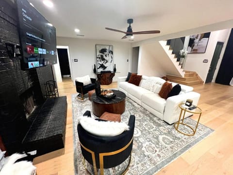 TV and multimedia, Living room, Seating area, Evening entertainment, fireplace