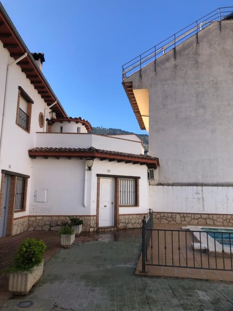 Facade/entrance, Swimming pool