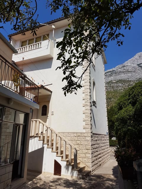 Property building, Facade/entrance