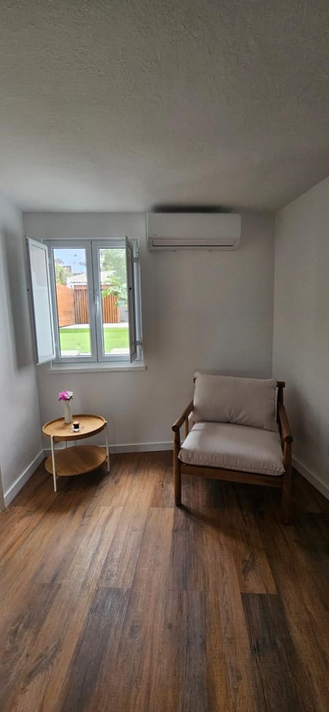 Garden, Living room, air conditioner