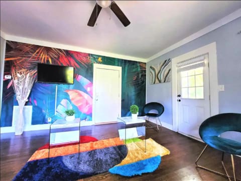 King bed & Queen Sofa bed -TV WiFi Apartment in Decatur