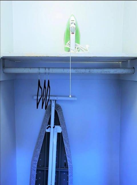 Cozy King bed & Queen Sofa bed Room TV Wifi Apartment in Decatur