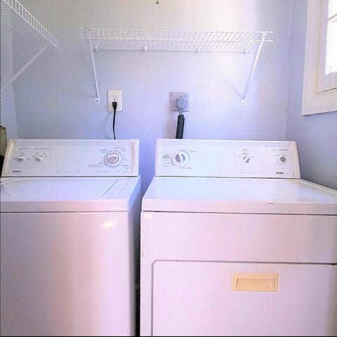 Cozy King bed & Queen Sofa bed Room TV Wifi Apartment in Decatur