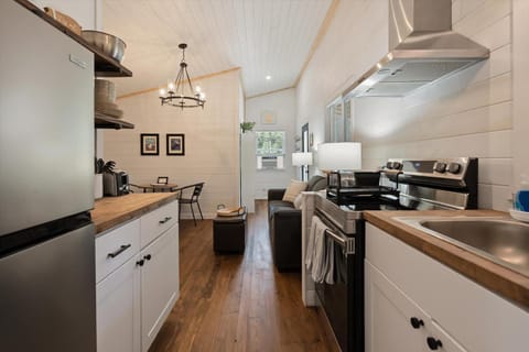 Hidden Gem Cabin in Hungry Horse, Firepit, Close to Glacier Cabin in Hungry Horse