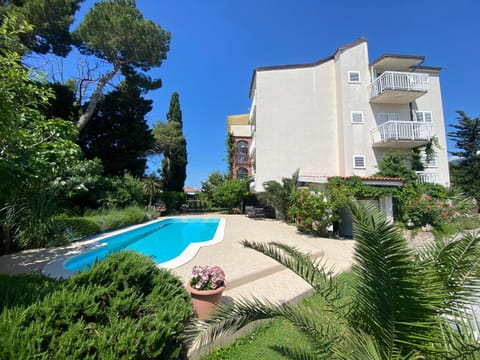 Property building, Swimming pool