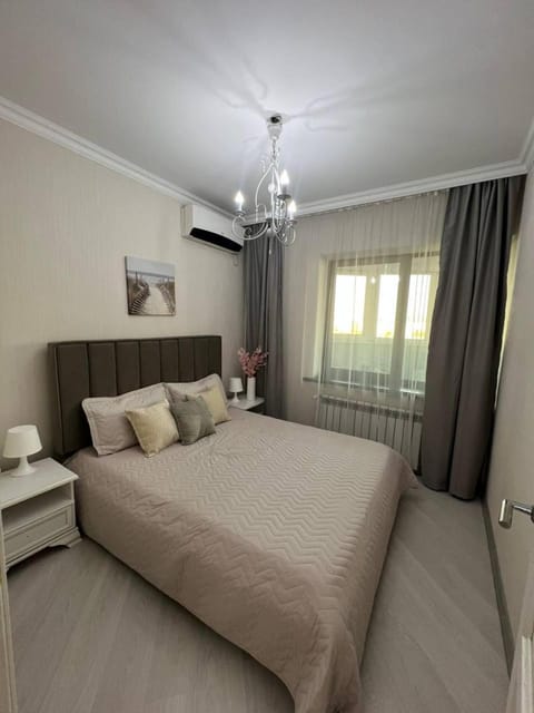 Bed, Photo of the whole room, Bedroom, air conditioner