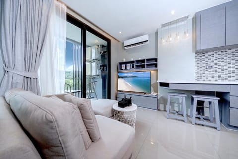 Kitchen or kitchenette, Living room, Seating area, Dining area, air conditioner