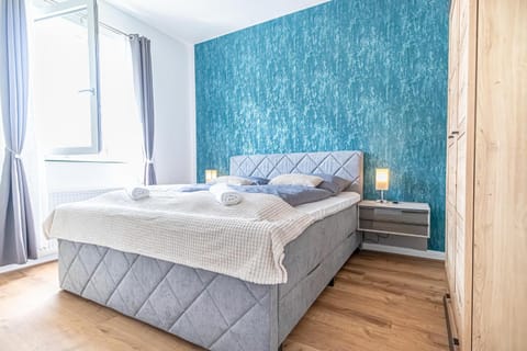 Bed, Bedroom, towels, wardrobe