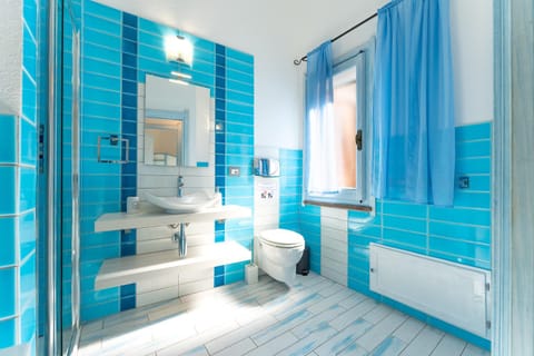 Shower, Toilet, Bathroom, bidet, towels