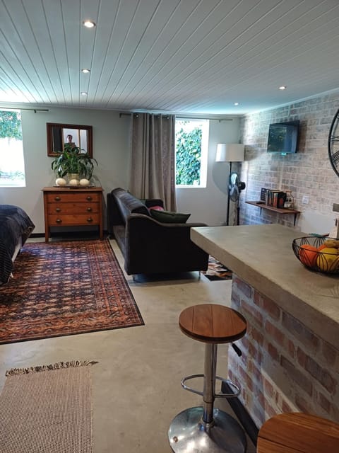 7th Heaven Guest Cottage Bed and Breakfast in Cape Town