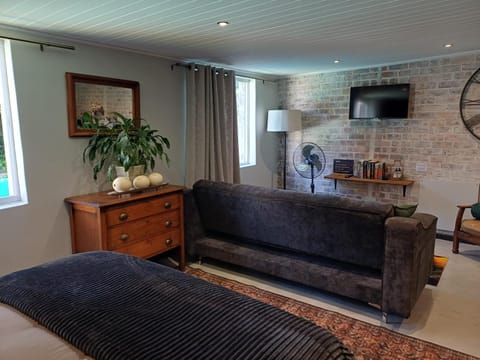 7th Heaven Guest Cottage Bed and Breakfast in Cape Town