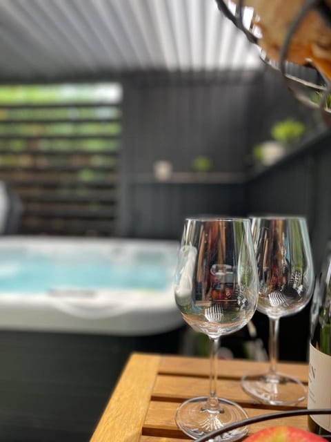 Hot Tub, Hot Tub, Food and drinks, Pool view, Drinks, Alcoholic drinks