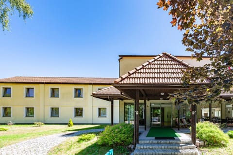 Property building, Spring, Garden, Garden view