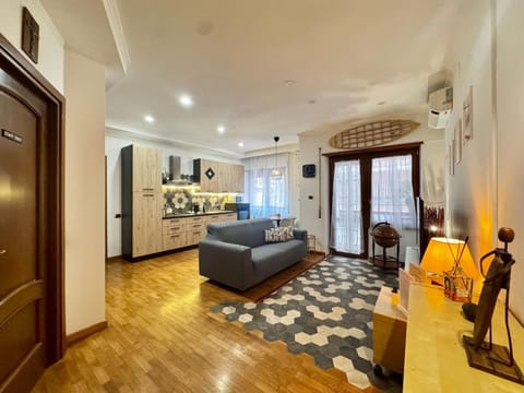 Kitchen or kitchenette, Living room