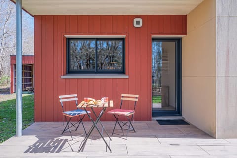Property building, Patio, Day, View (from property/room), Balcony/Terrace, Dining area