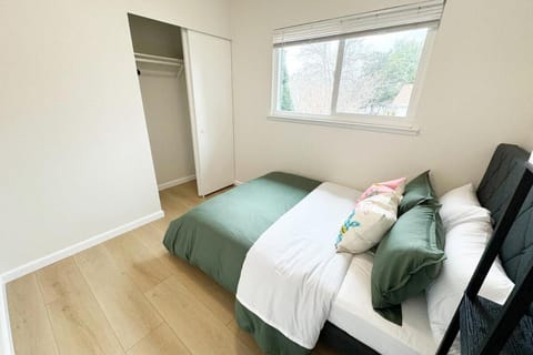 438 Comfortable 4BR Heart Downtown SJ central AC SJSU Apartment in San Jose